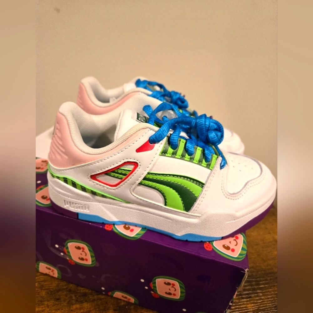 NWT PUMA COCOMELON KIDS SNEAKERS